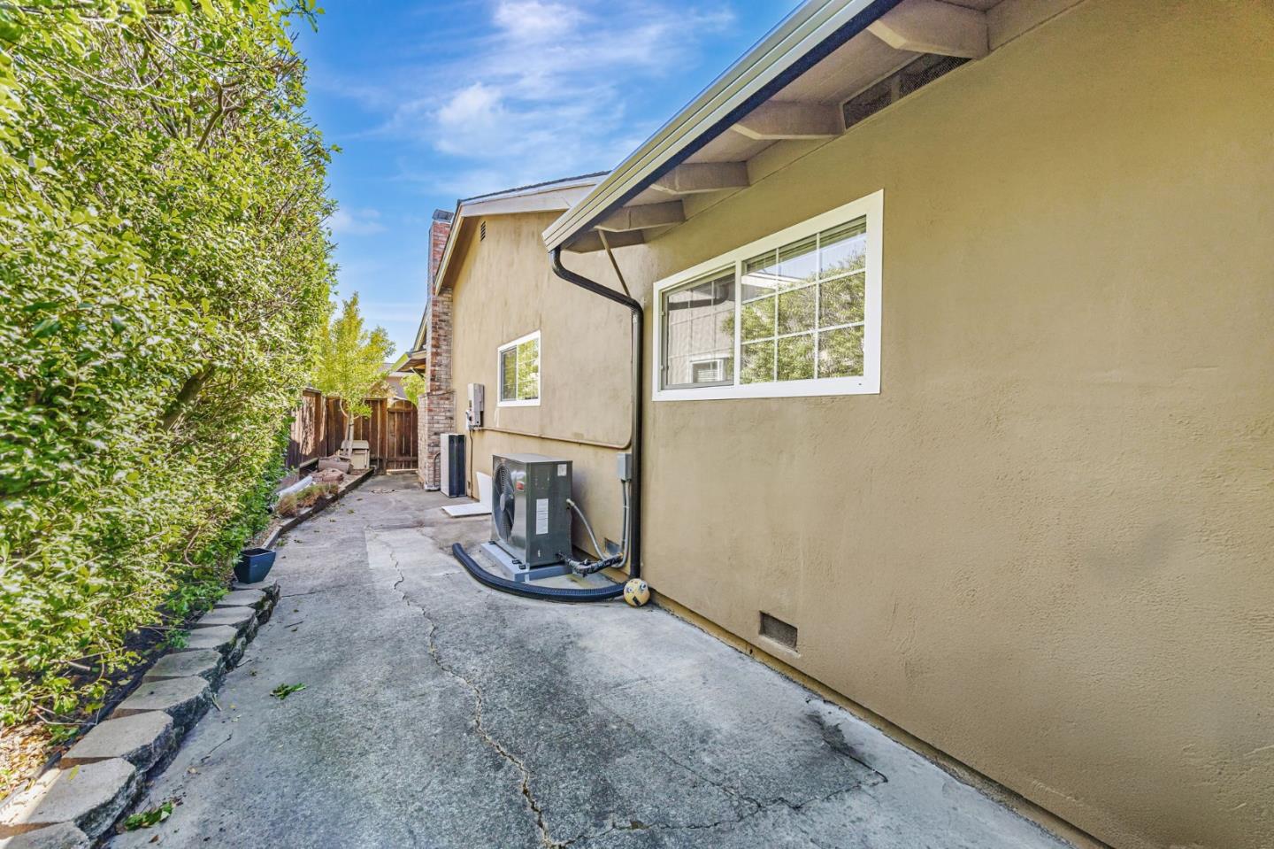 Detail Gallery Image 52 of 71 For 1741 Los Altos Dr, San Mateo,  CA 94402 - 4 Beds | 2 Baths