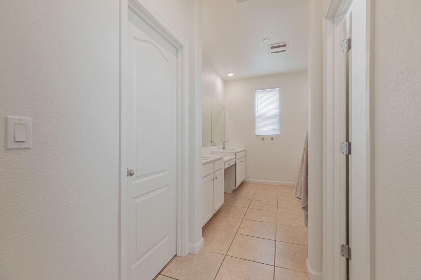 Detail Gallery Image 18 of 24 For 500 Duran Dr, Hollister,  CA 95023 - 4 Beds | 3 Baths