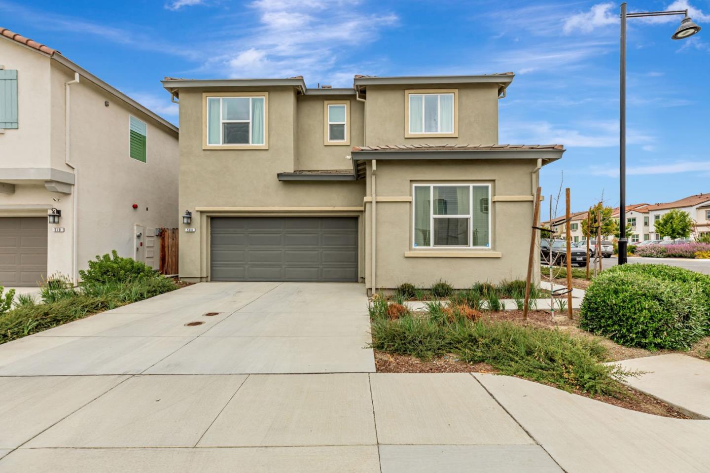 Detail Gallery Image 2 of 24 For 500 Duran Dr, Hollister,  CA 95023 - 4 Beds | 3 Baths