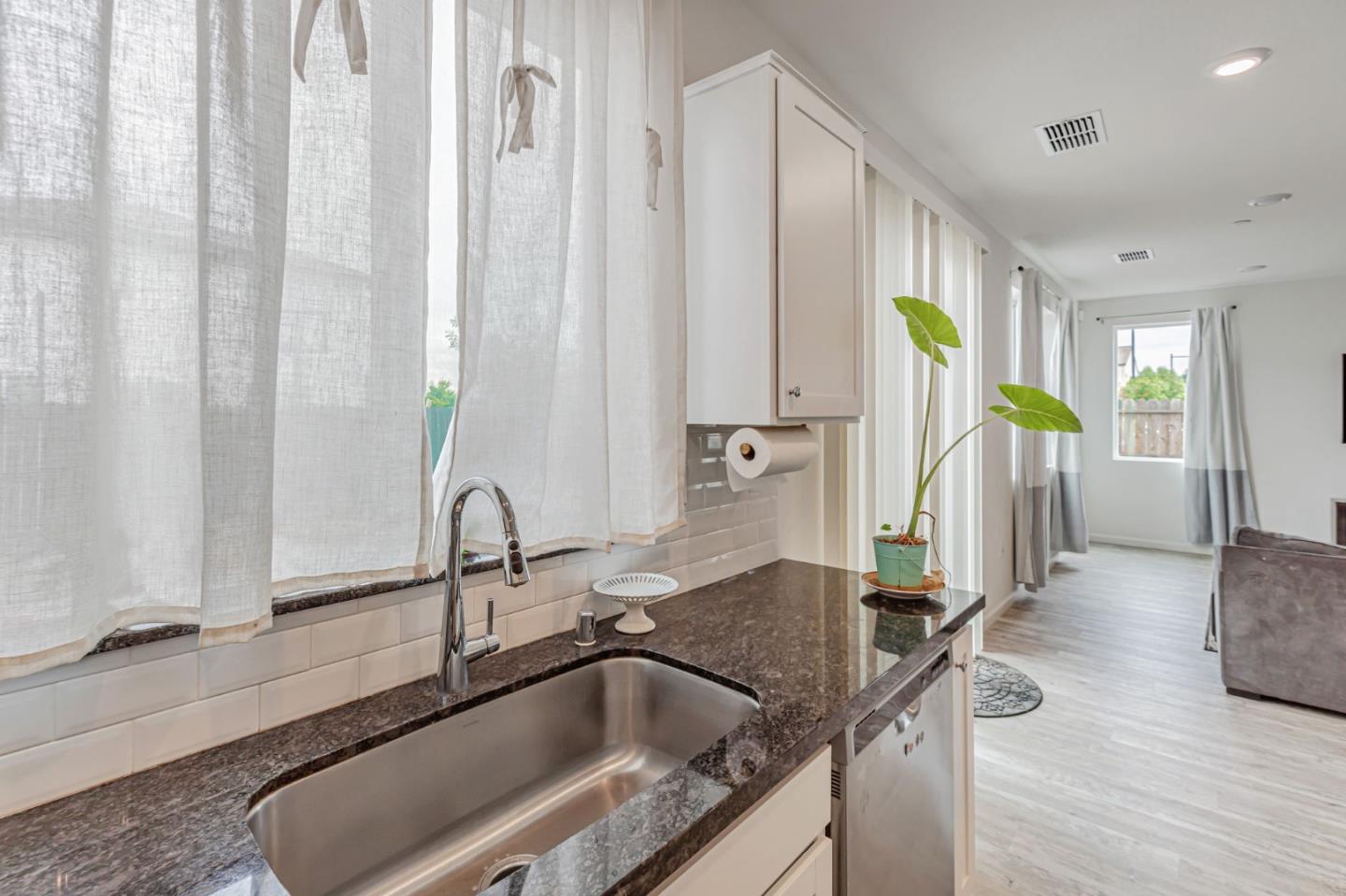 Detail Gallery Image 9 of 24 For 500 Duran Dr, Hollister,  CA 95023 - 4 Beds | 3 Baths