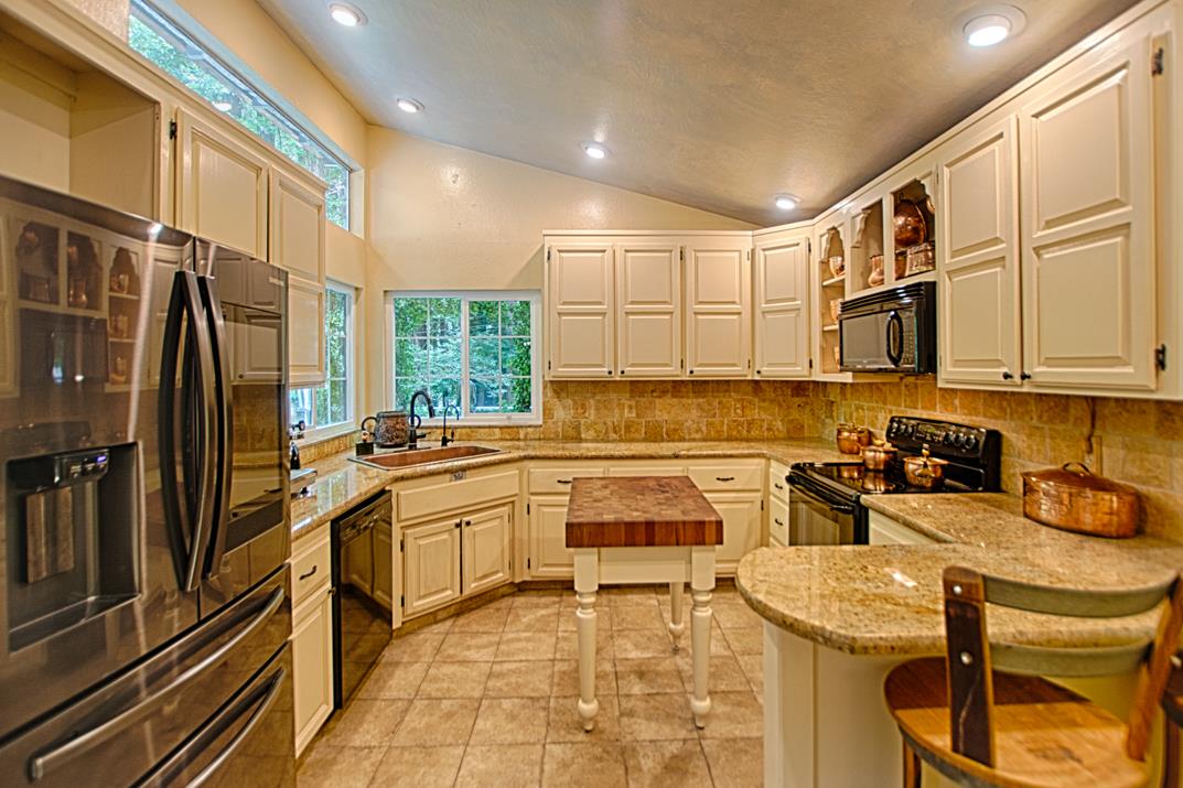 Detail Gallery Image 16 of 41 For 7030 Scotts Valley Dr, Scotts Valley,  CA 95066 - 3 Beds | 2 Baths