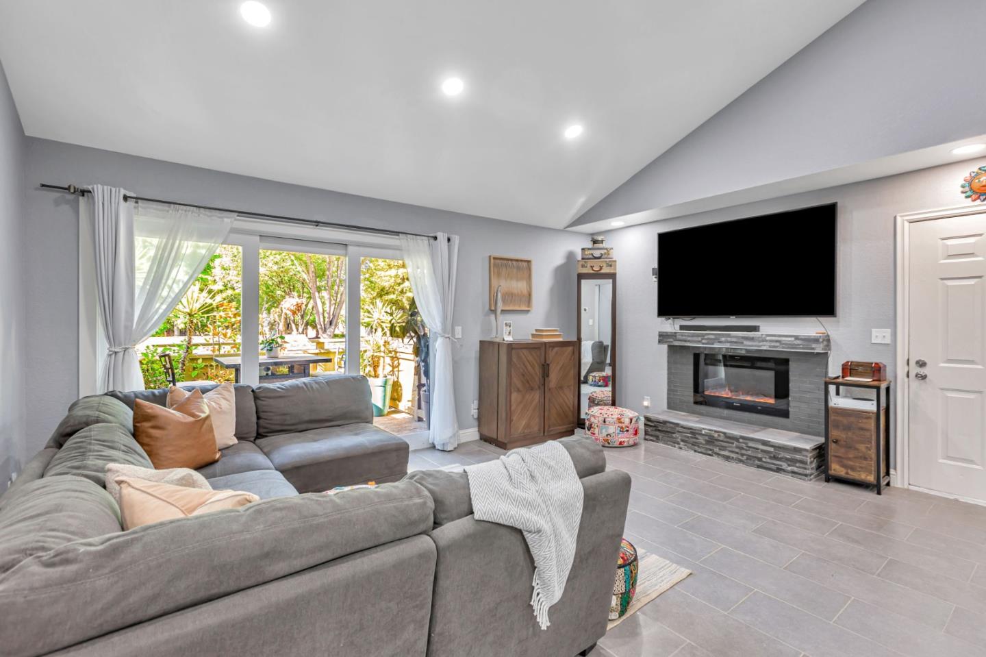 Detail Gallery Image 10 of 36 For 5694 Makati Cir #H,  San Jose,  CA 95123 - 2 Beds | 2 Baths