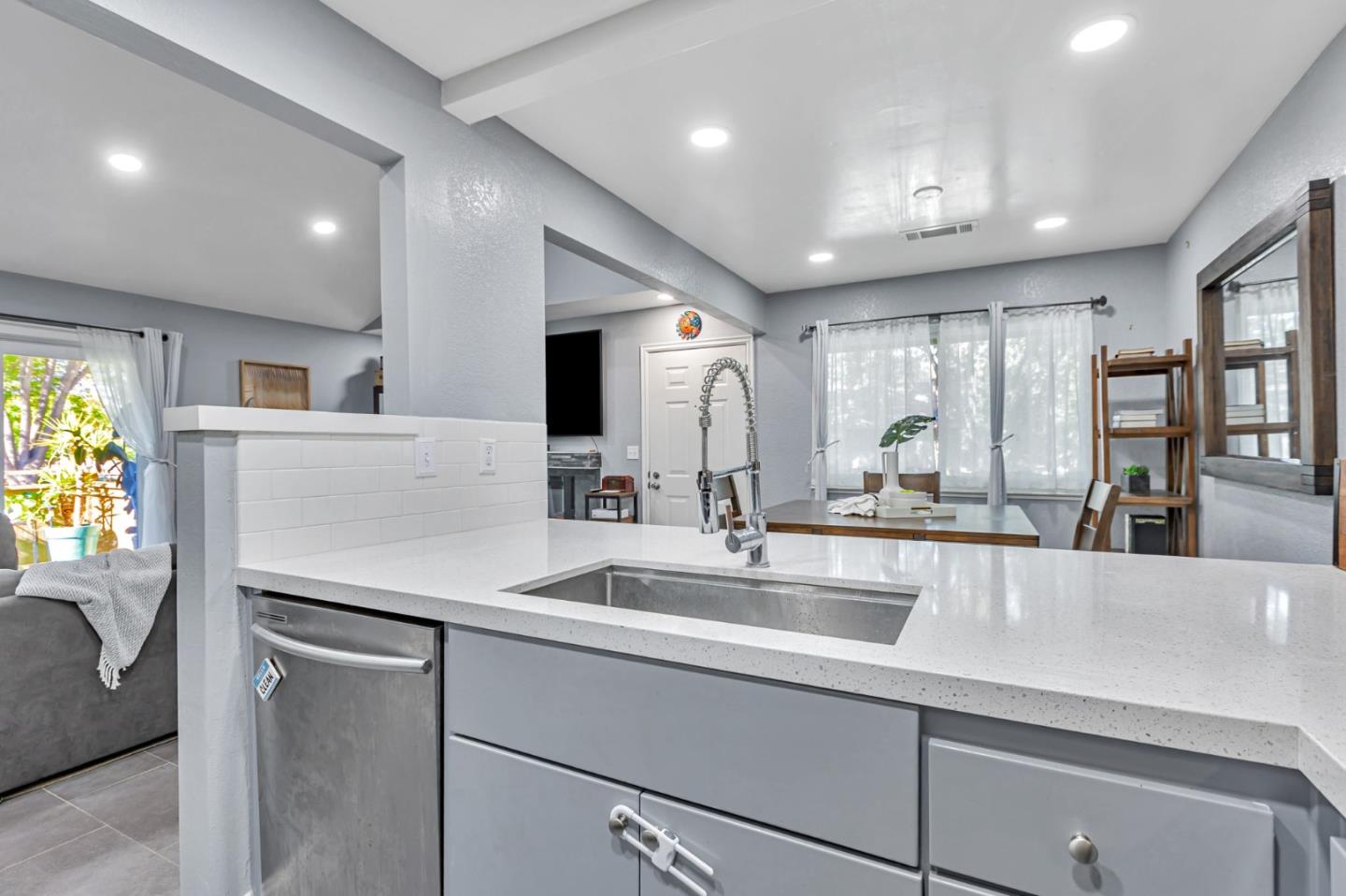 Detail Gallery Image 15 of 36 For 5694 Makati Cir #H,  San Jose,  CA 95123 - 2 Beds | 2 Baths
