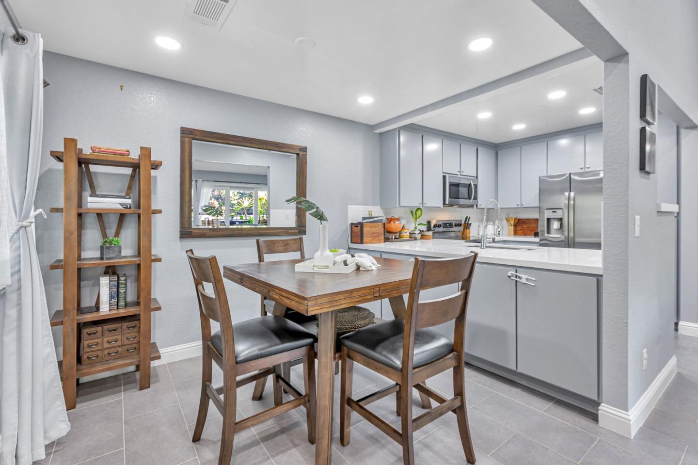 Detail Gallery Image 18 of 36 For 5694 Makati Cir #H,  San Jose,  CA 95123 - 2 Beds | 2 Baths