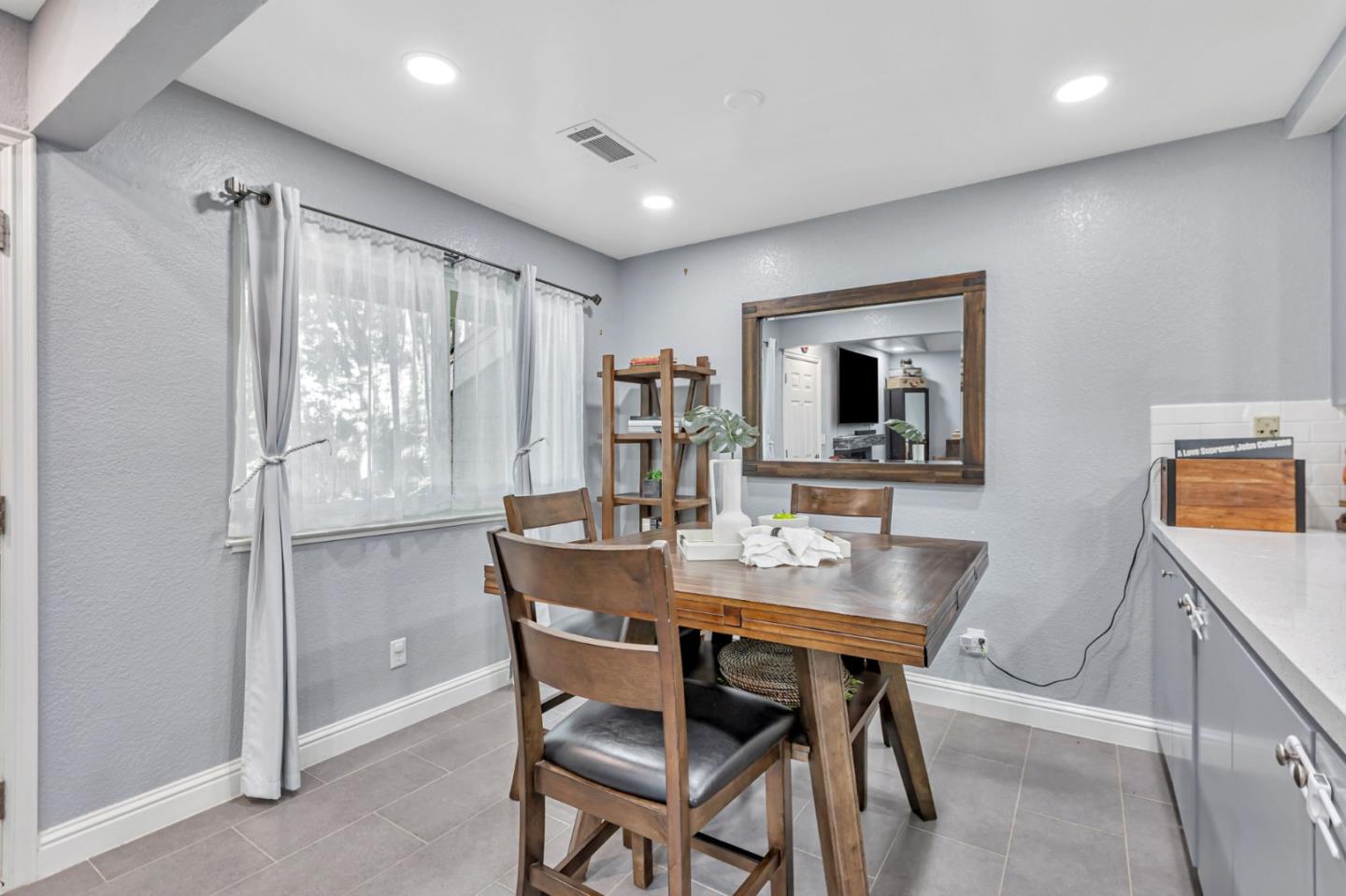 Detail Gallery Image 19 of 36 For 5694 Makati Cir #H,  San Jose,  CA 95123 - 2 Beds | 2 Baths