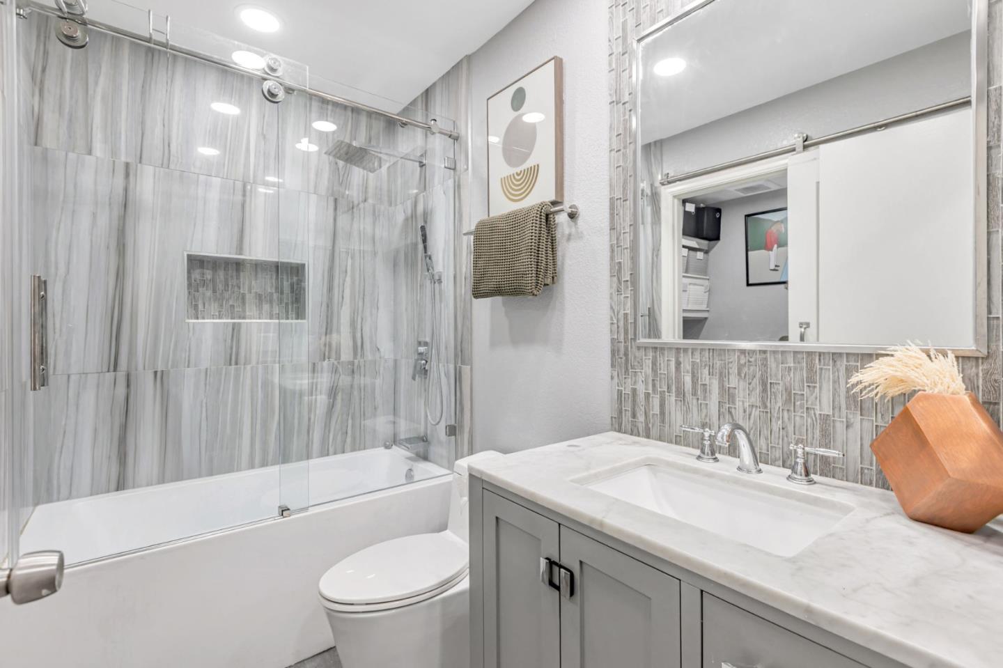 Detail Gallery Image 31 of 36 For 5694 Makati Cir #H,  San Jose,  CA 95123 - 2 Beds | 2 Baths
