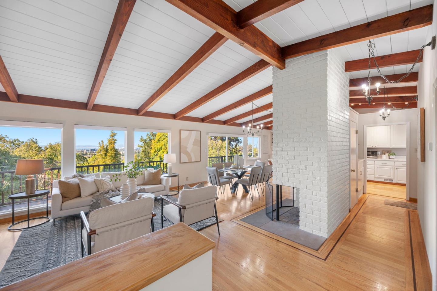 Detail Gallery Image 12 of 74 For 826 W Hillsdale Blvd, San Mateo,  CA 94403 - 4 Beds | 2 Baths