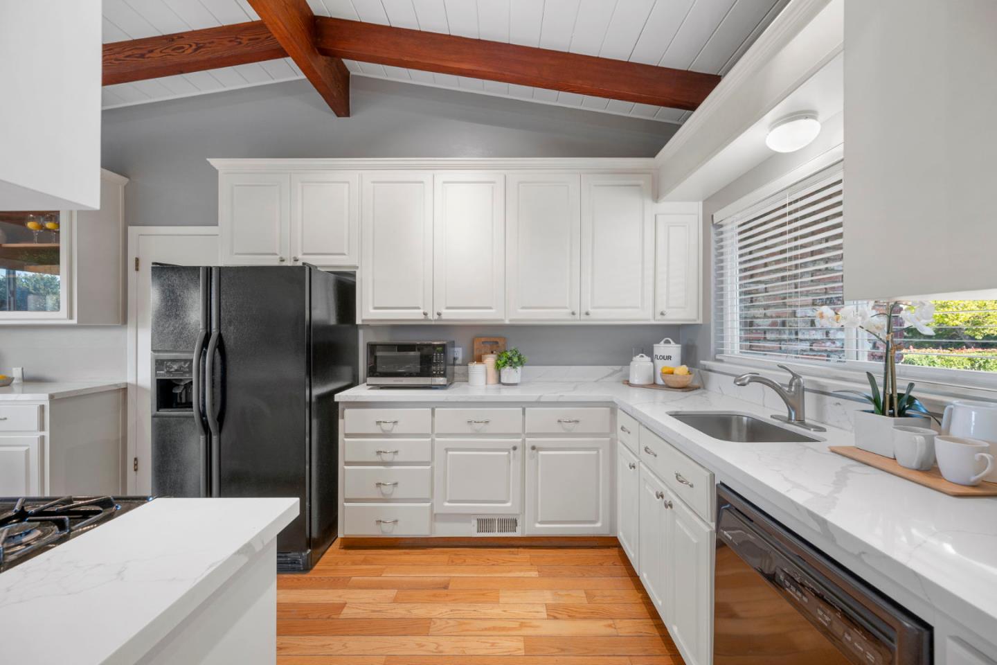 Detail Gallery Image 23 of 74 For 826 W Hillsdale Blvd, San Mateo,  CA 94403 - 4 Beds | 2 Baths