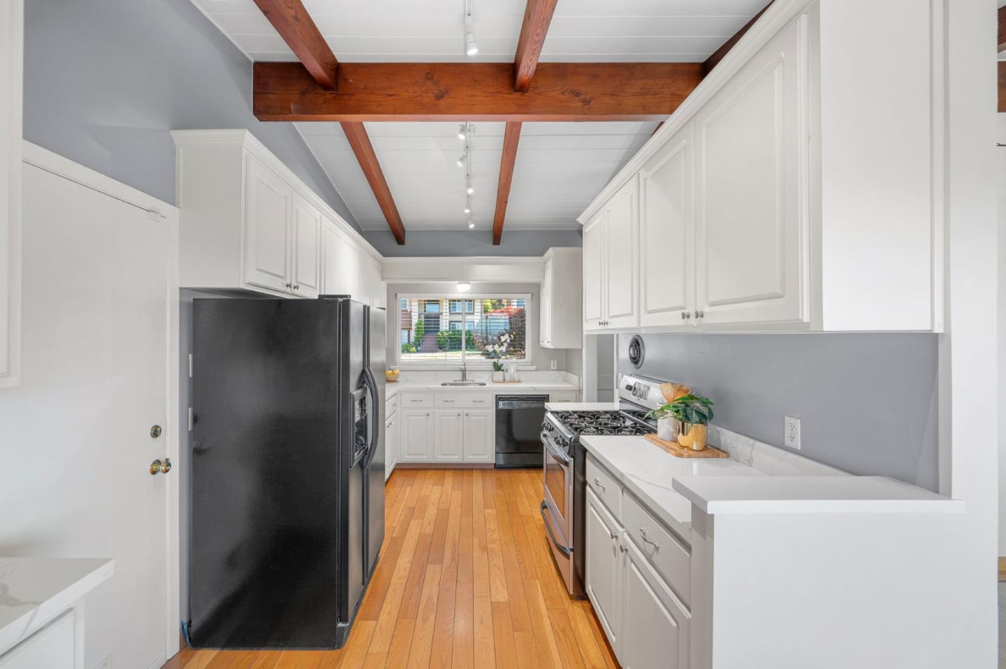 Detail Gallery Image 24 of 74 For 826 W Hillsdale Blvd, San Mateo,  CA 94403 - 4 Beds | 2 Baths