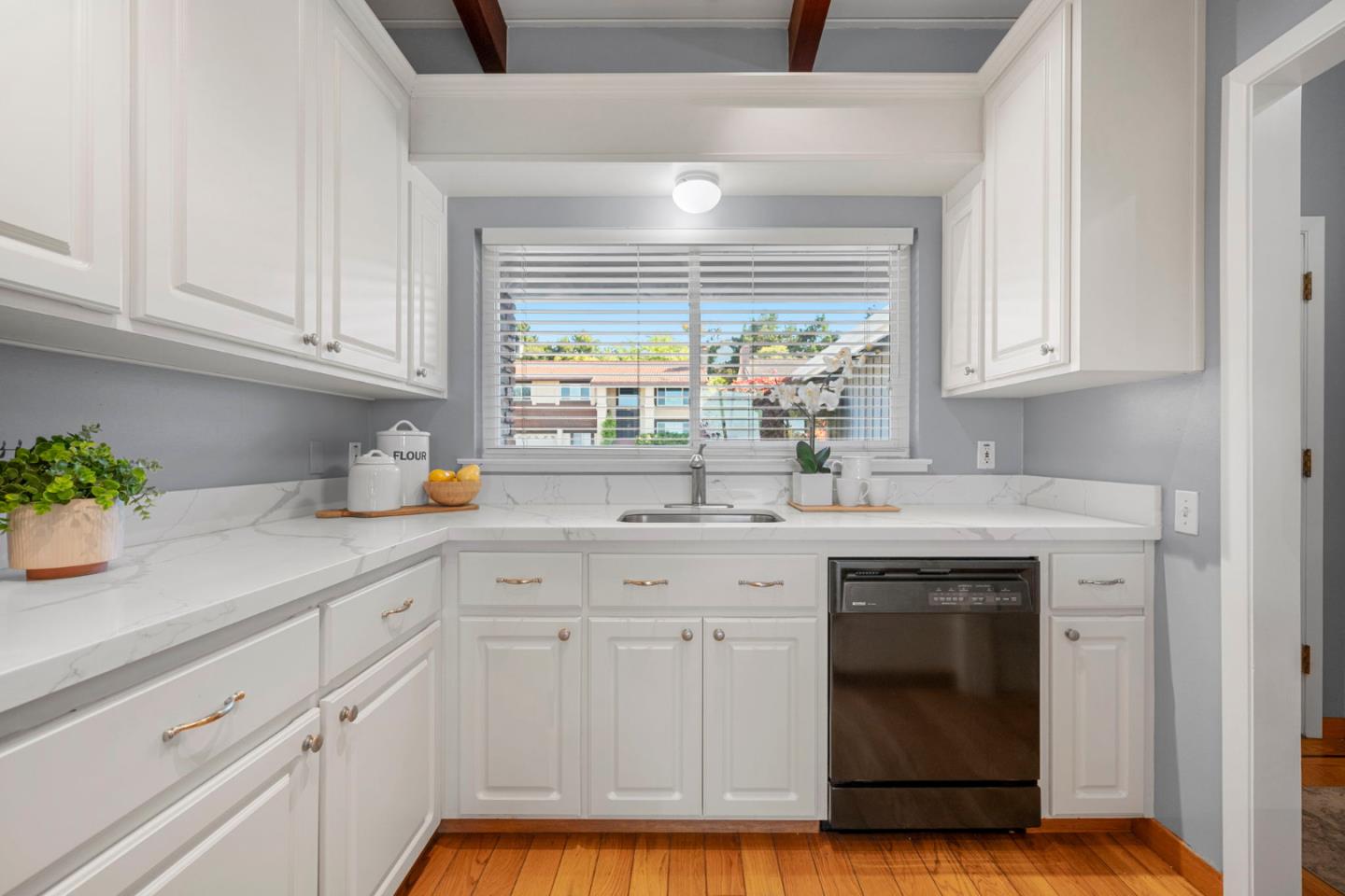 Detail Gallery Image 25 of 74 For 826 W Hillsdale Blvd, San Mateo,  CA 94403 - 4 Beds | 2 Baths
