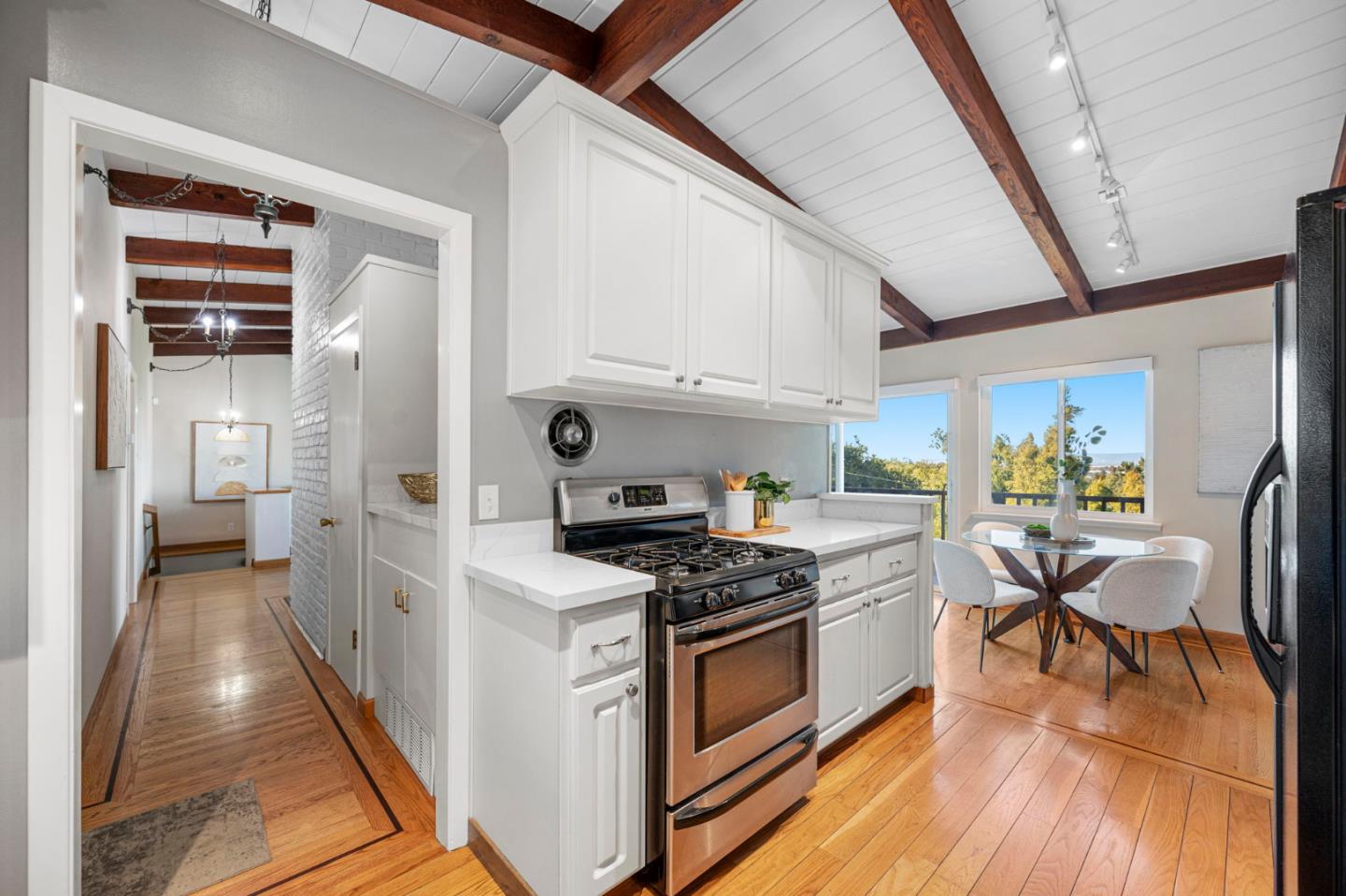 Detail Gallery Image 26 of 74 For 826 W Hillsdale Blvd, San Mateo,  CA 94403 - 4 Beds | 2 Baths