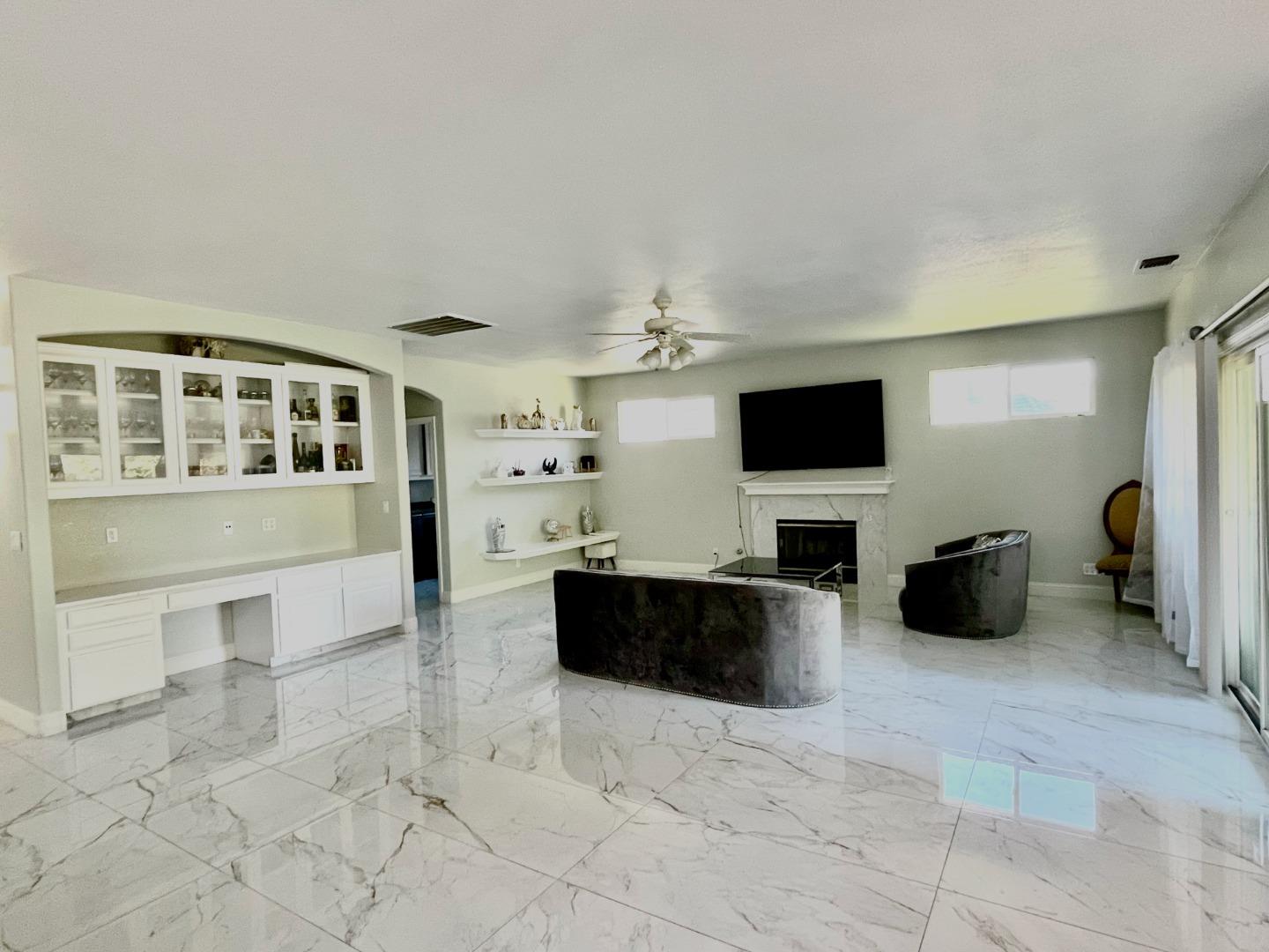 Detail Gallery Image 4 of 6 For 3200 Brookstone Dr, Turlock,  CA 95382 - 4 Beds | 3 Baths