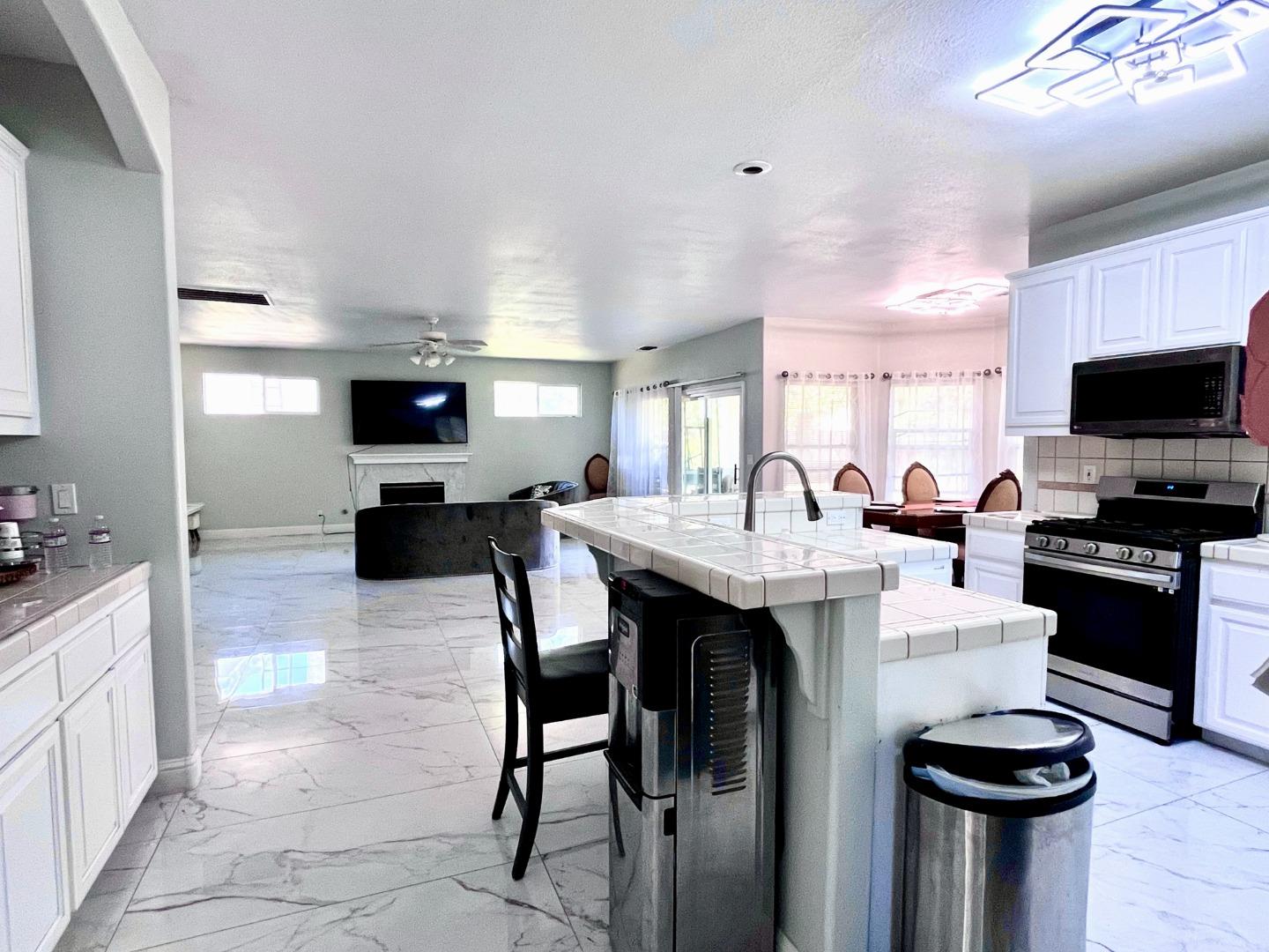 Detail Gallery Image 9 of 9 For 3200 Brookstone Dr, Turlock,  CA 95382 - 4 Beds | 3 Baths