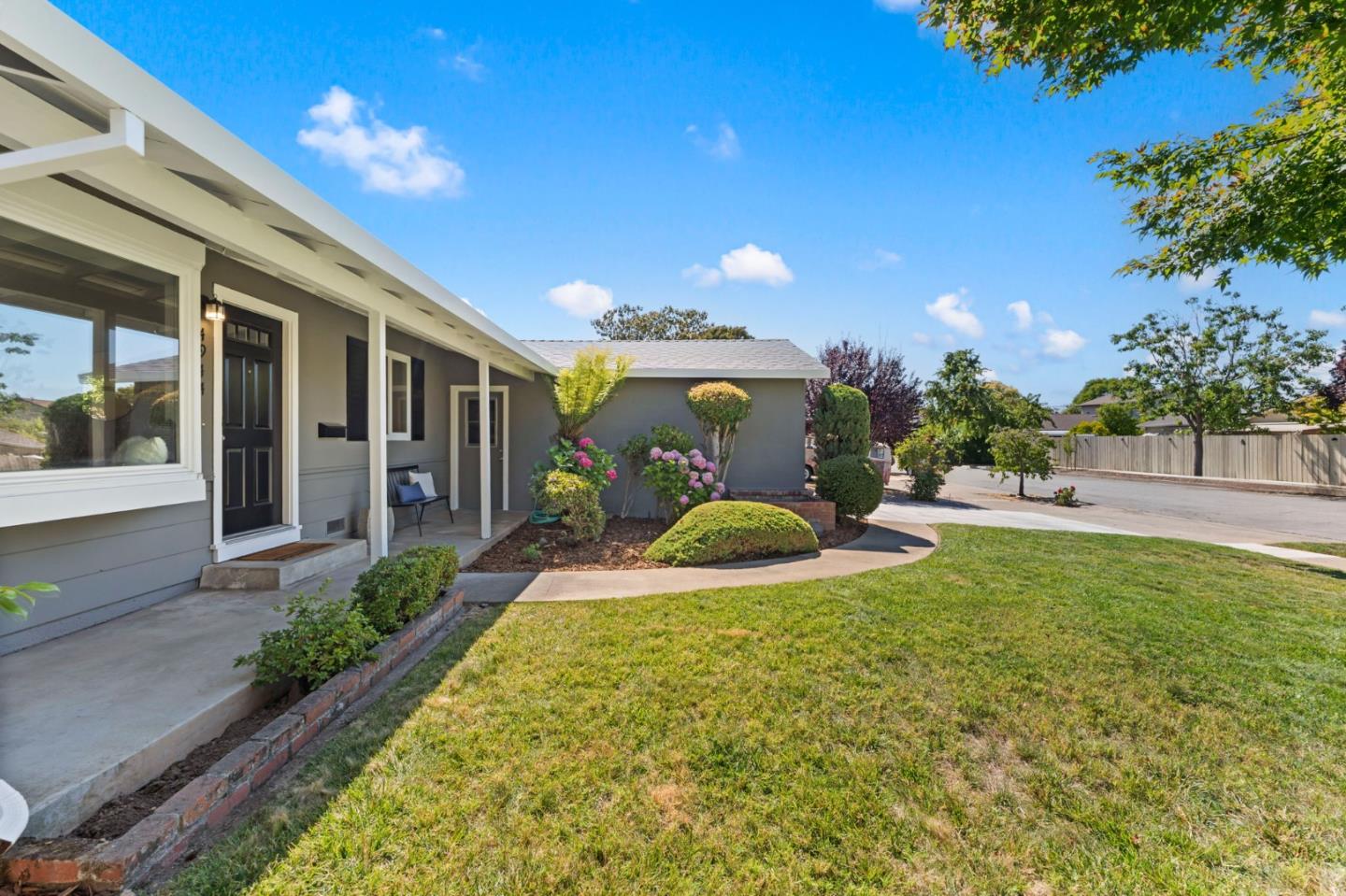 Detail Gallery Image 3 of 44 For 4944 Morden Dr, San Jose,  CA 95130 - 4 Beds | 1 Baths