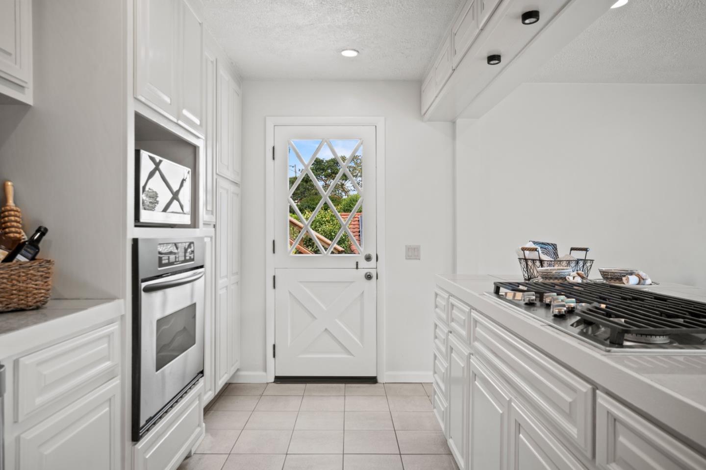Detail Gallery Image 11 of 25 For 25 Linda Vista Dr, Monterey,  CA 93940 - 3 Beds | 2/1 Baths