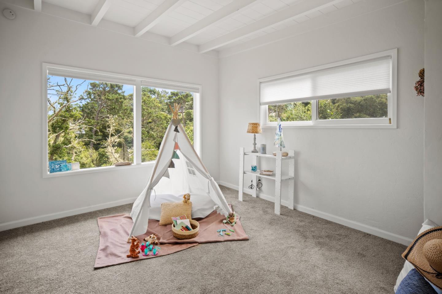 Detail Gallery Image 19 of 25 For 25 Linda Vista Dr, Monterey,  CA 93940 - 3 Beds | 2/1 Baths