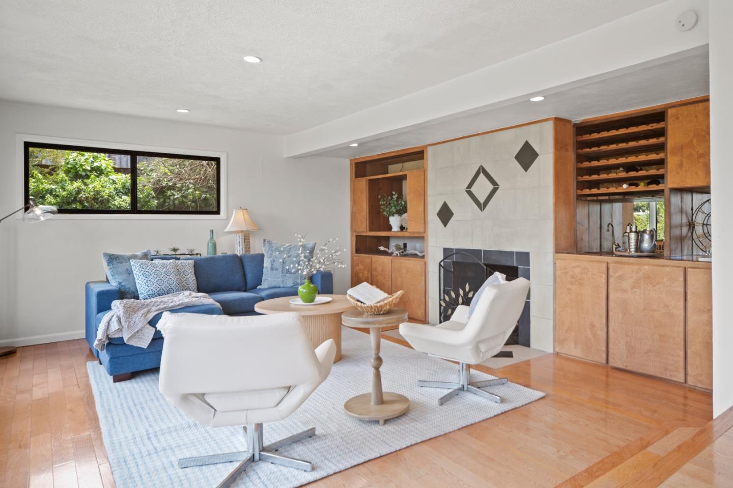 Detail Gallery Image 6 of 25 For 25 Linda Vista Dr, Monterey,  CA 93940 - 3 Beds | 2/1 Baths