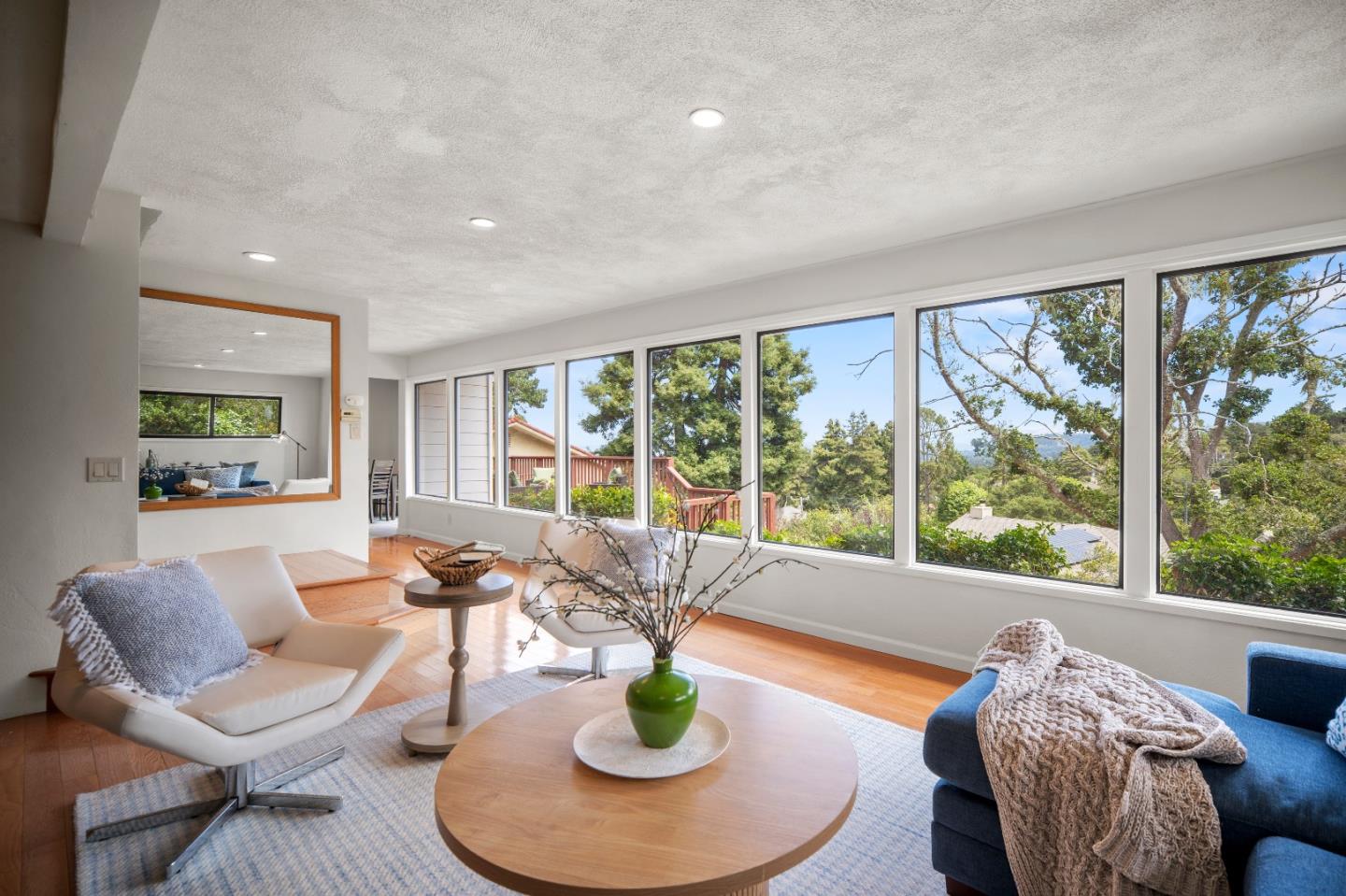 Detail Gallery Image 7 of 25 For 25 Linda Vista Dr, Monterey,  CA 93940 - 3 Beds | 2/1 Baths