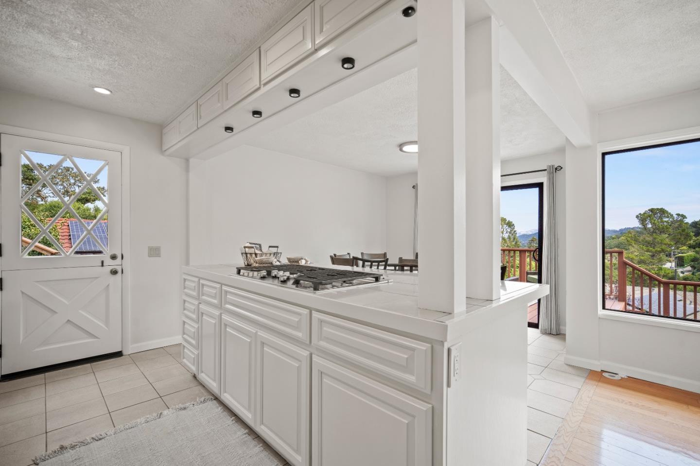 Detail Gallery Image 8 of 25 For 25 Linda Vista Dr, Monterey,  CA 93940 - 3 Beds | 2/1 Baths