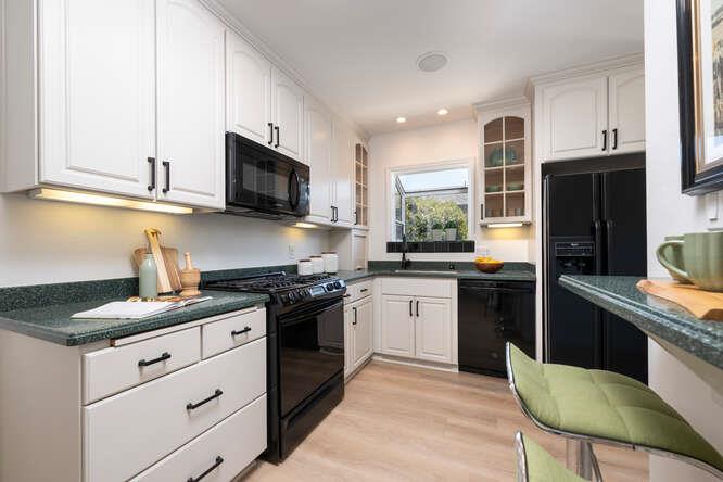 Detail Gallery Image 10 of 43 For 833 Linden Ave, Burlingame,  CA 94010 - 3 Beds | 2 Baths