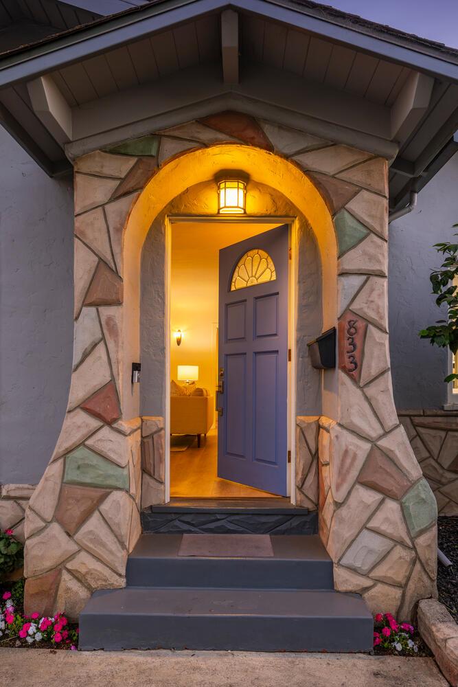 Detail Gallery Image 4 of 43 For 833 Linden Ave, Burlingame,  CA 94010 - 3 Beds | 2 Baths