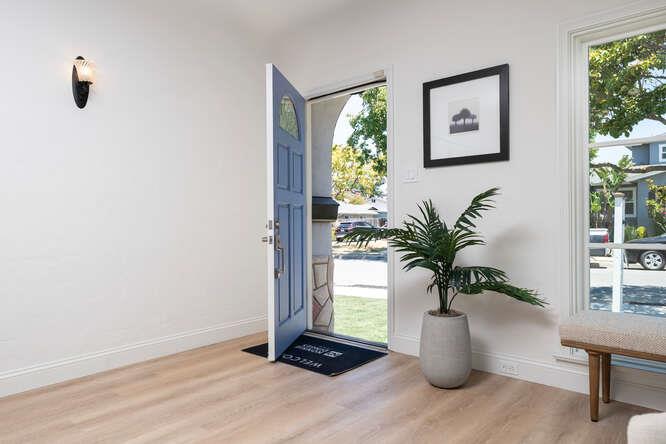Detail Gallery Image 5 of 43 For 833 Linden Ave, Burlingame,  CA 94010 - 3 Beds | 2 Baths