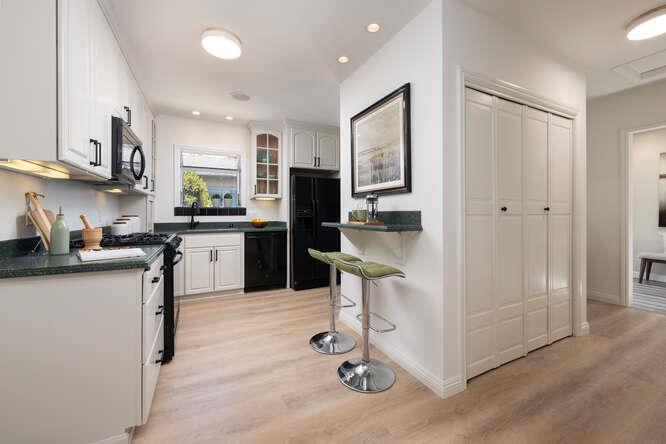 Detail Gallery Image 9 of 43 For 833 Linden Ave, Burlingame,  CA 94010 - 3 Beds | 2 Baths