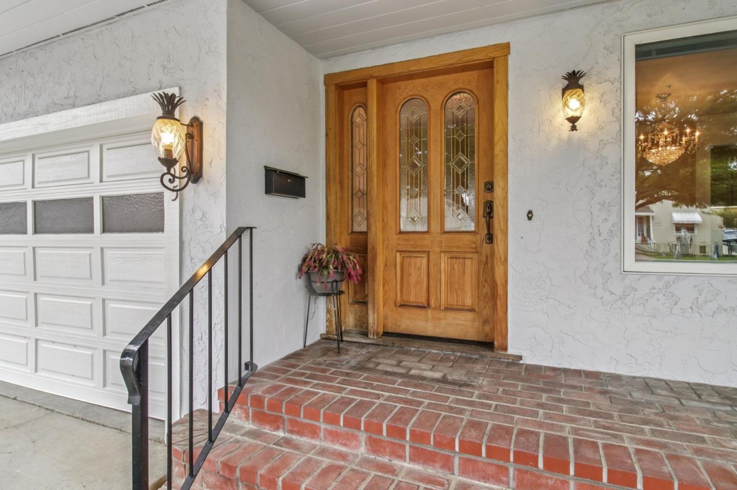 Detail Gallery Image 4 of 60 For 495 Lincoln Ave, Sunnyvale,  CA 94086 - 5 Beds | 3/1 Baths