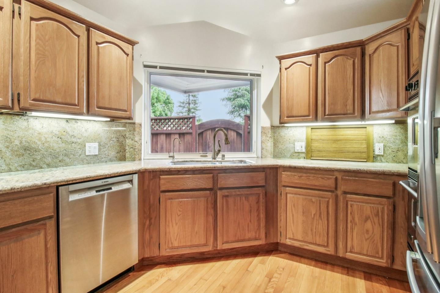 Detail Gallery Image 8 of 60 For 495 Lincoln Ave, Sunnyvale,  CA 94086 - 5 Beds | 3/1 Baths