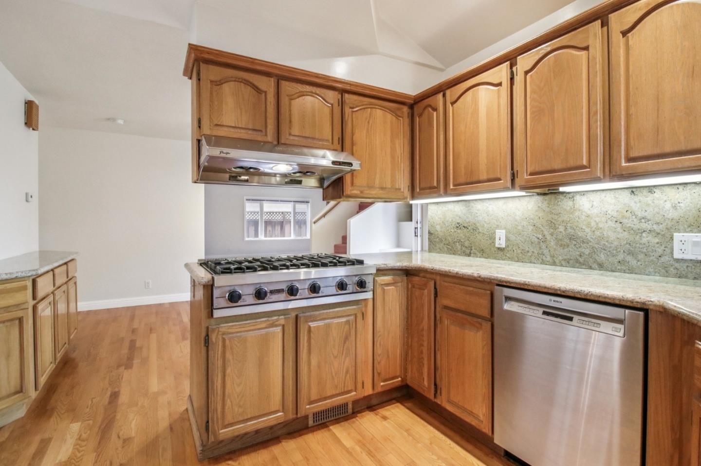 Detail Gallery Image 9 of 60 For 495 Lincoln Ave, Sunnyvale,  CA 94086 - 5 Beds | 3/1 Baths