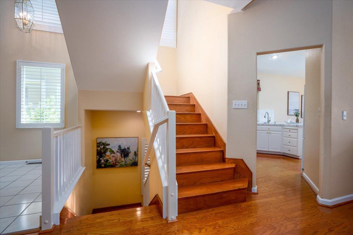 Detail Gallery Image 11 of 25 For 25 Windcrest Ln, South San Francisco,  CA 94080 - 3 Beds | 2/1 Baths