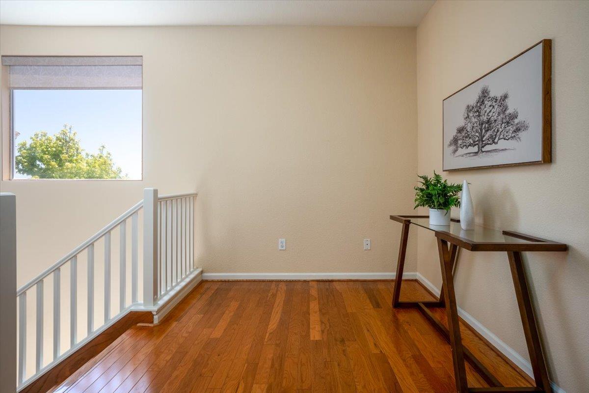 Detail Gallery Image 12 of 25 For 25 Windcrest Ln, South San Francisco,  CA 94080 - 3 Beds | 2/1 Baths