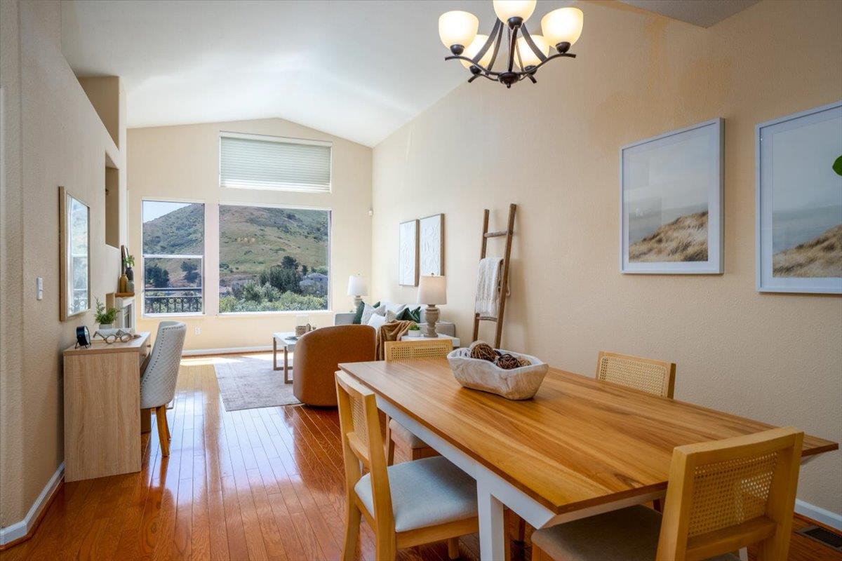Detail Gallery Image 3 of 25 For 25 Windcrest Ln, South San Francisco,  CA 94080 - 3 Beds | 2/1 Baths