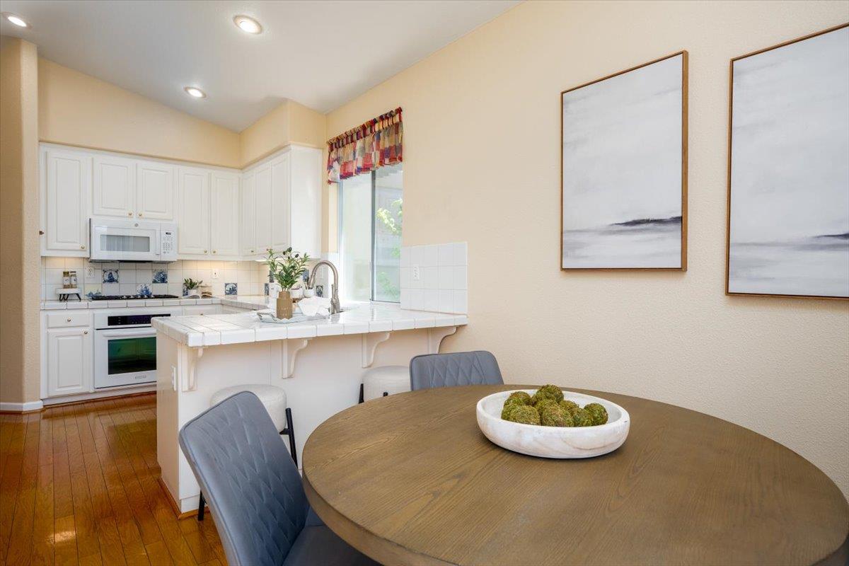 Detail Gallery Image 6 of 25 For 25 Windcrest Ln, South San Francisco,  CA 94080 - 3 Beds | 2/1 Baths