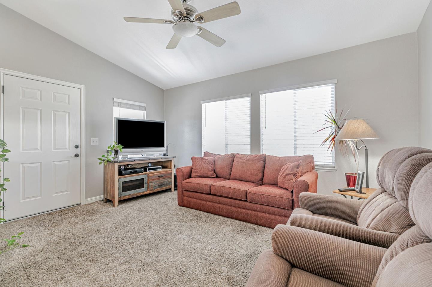 Detail Gallery Image 4 of 33 For 900 Golden Wheel Park Dr #9,  San Jose,  CA 95112 - 3 Beds | 2 Baths