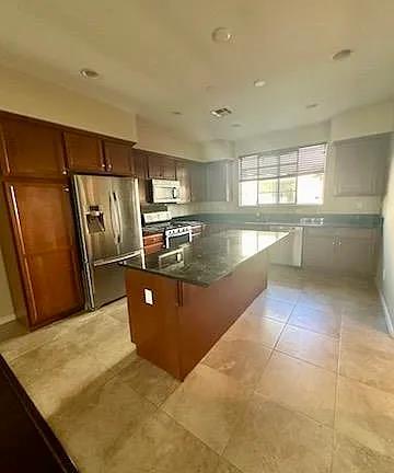 Detail Gallery Image 3 of 9 For 5936 via Lugano, Fremont,  CA 94555 - 3 Beds | 3/1 Baths