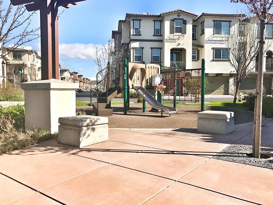 Detail Gallery Image 8 of 9 For 5936 via Lugano, Fremont,  CA 94555 - 3 Beds | 3/1 Baths