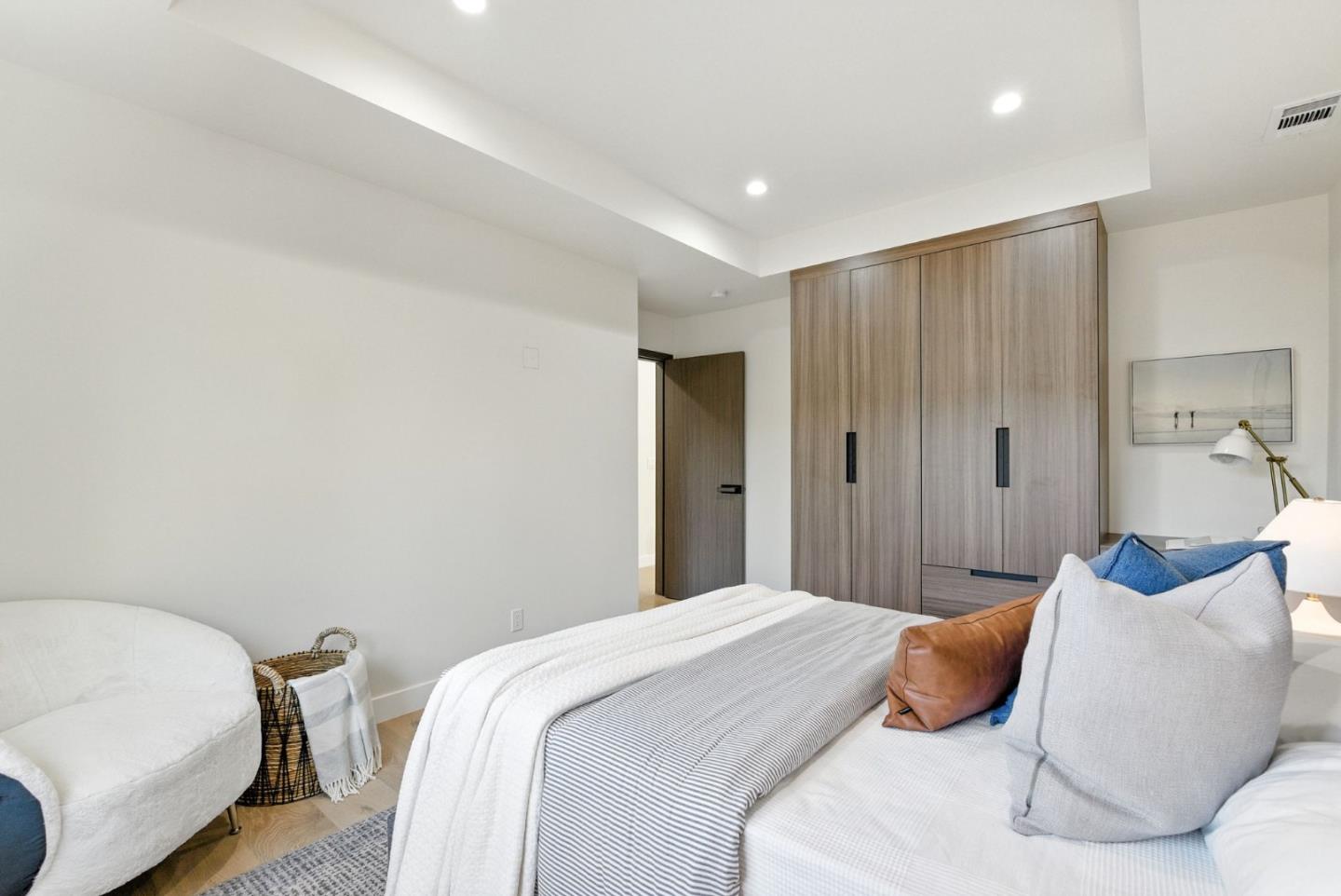 Detail Gallery Image 13 of 50 For 1313 Arleen Ave, Sunnyvale,  CA 94087 - 5 Beds | 5/1 Baths