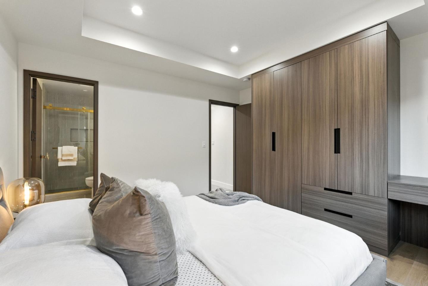 Detail Gallery Image 16 of 50 For 1313 Arleen Ave, Sunnyvale,  CA 94087 - 5 Beds | 5/1 Baths