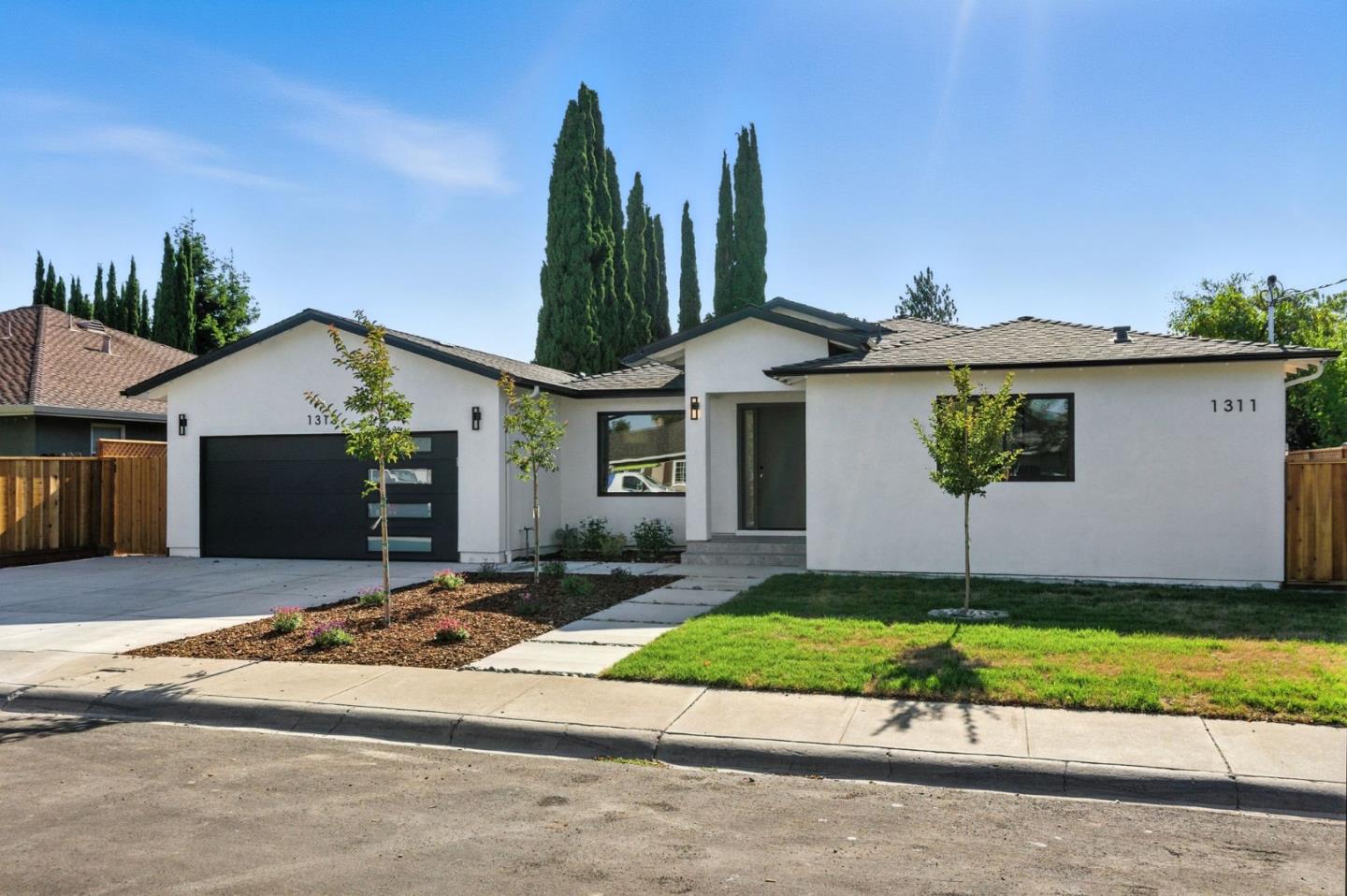 Detail Gallery Image 4 of 50 For 1313 Arleen Ave, Sunnyvale,  CA 94087 - 5 Beds | 5/1 Baths