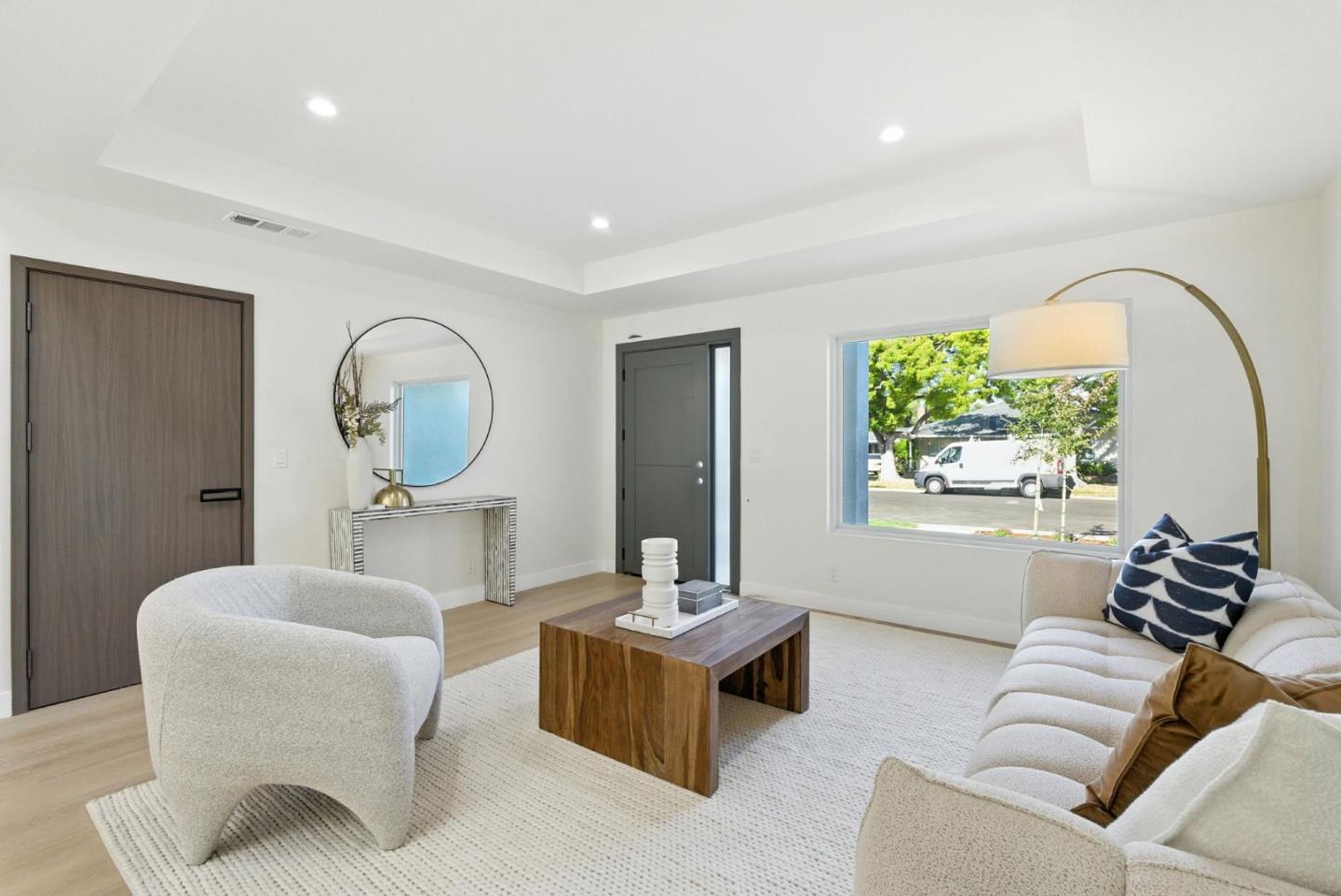 Detail Gallery Image 6 of 50 For 1313 Arleen Ave, Sunnyvale,  CA 94087 - 5 Beds | 5/1 Baths