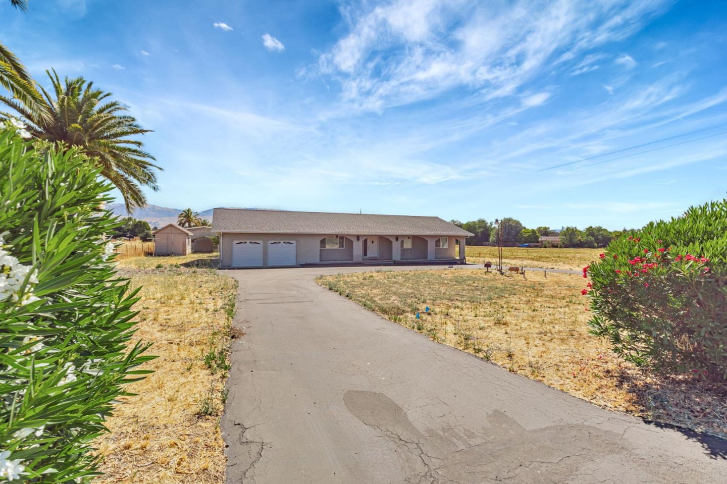 Detail Gallery Image 3 of 51 For 13560 Santa Teresa Blvd, San Martin,  CA 95046 - 3 Beds | 2 Baths