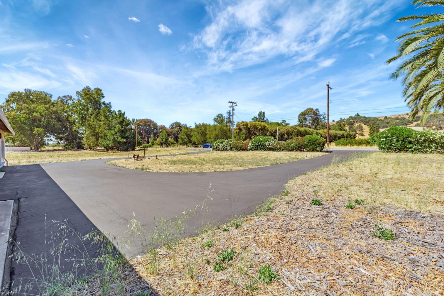 Detail Gallery Image 5 of 51 For 13560 Santa Teresa Blvd, San Martin,  CA 95046 - 3 Beds | 2 Baths