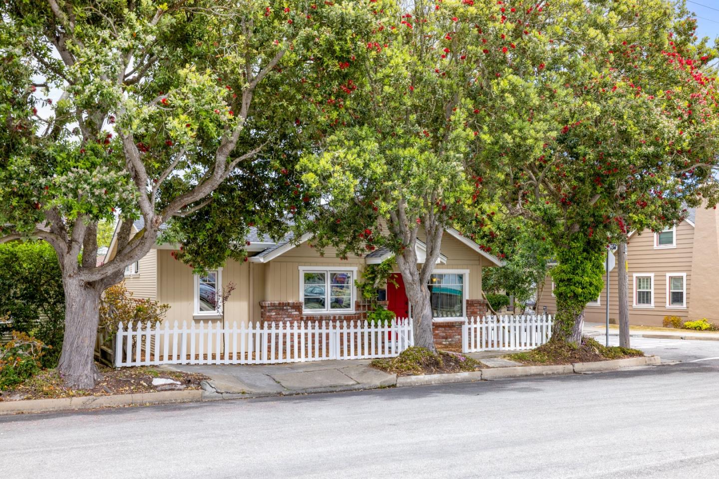 Detail Gallery Image 2 of 42 For 782 Junipero Ave, Pacific Grove,  CA 93950 - 2 Beds | 2 Baths