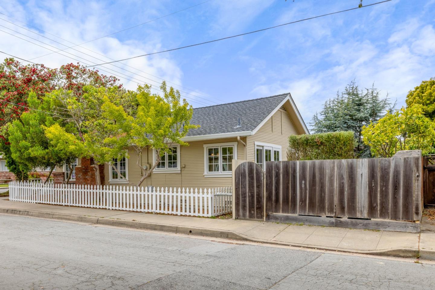 Detail Gallery Image 3 of 42 For 782 Junipero Ave, Pacific Grove,  CA 93950 - 2 Beds | 2 Baths