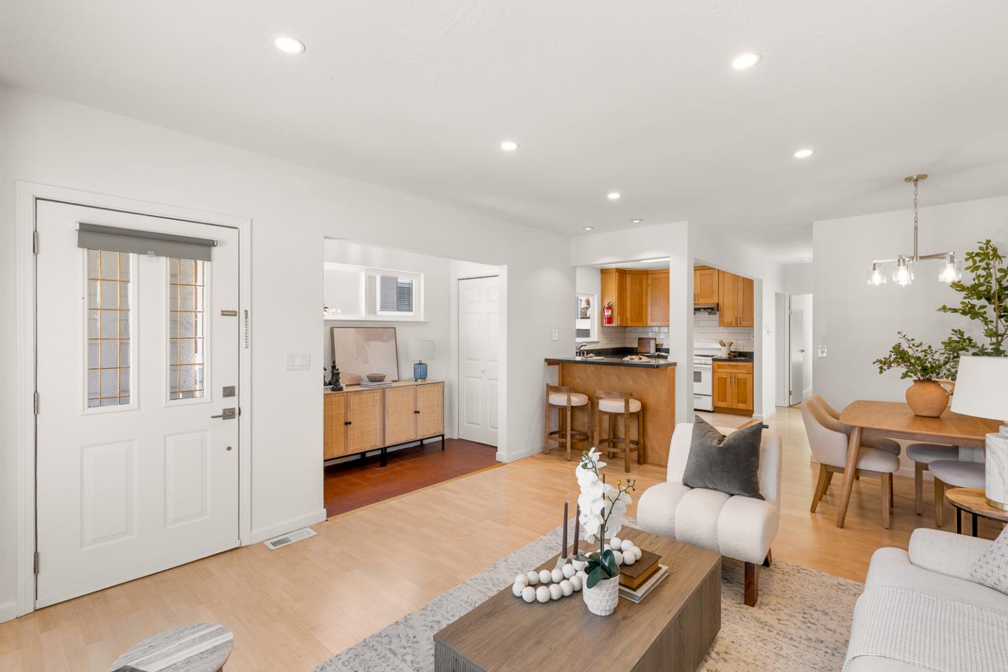 Detail Gallery Image 4 of 27 For 279 Elm Ave, San Bruno,  CA 94066 - 2 Beds | 1 Baths