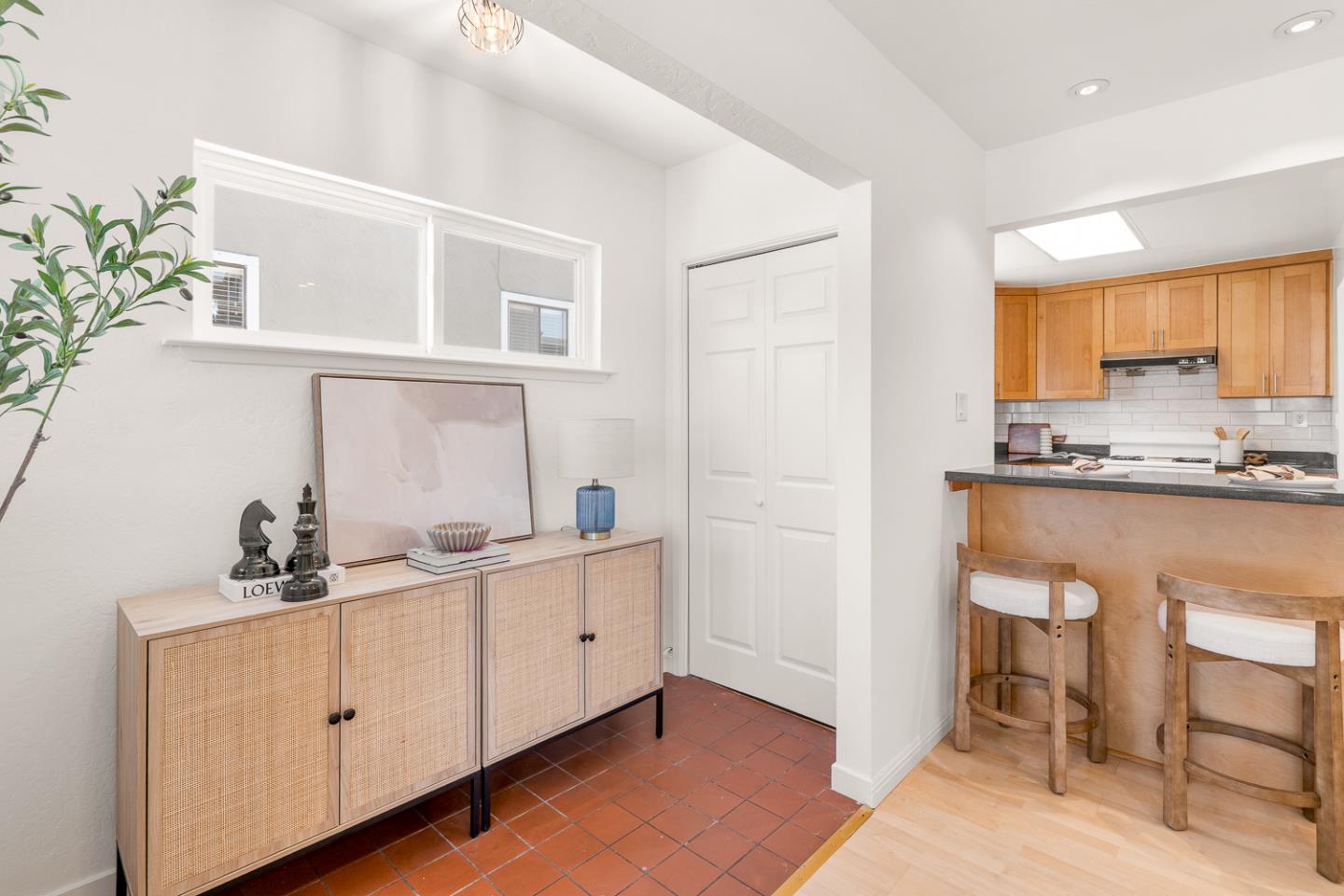 Detail Gallery Image 8 of 27 For 279 Elm Ave, San Bruno,  CA 94066 - 2 Beds | 1 Baths