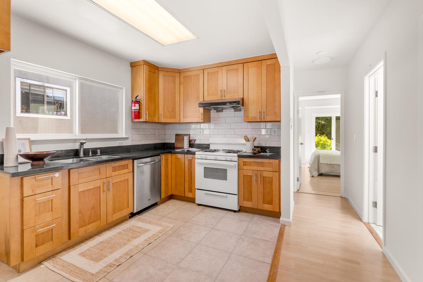 Detail Gallery Image 9 of 27 For 279 Elm Ave, San Bruno,  CA 94066 - 2 Beds | 1 Baths