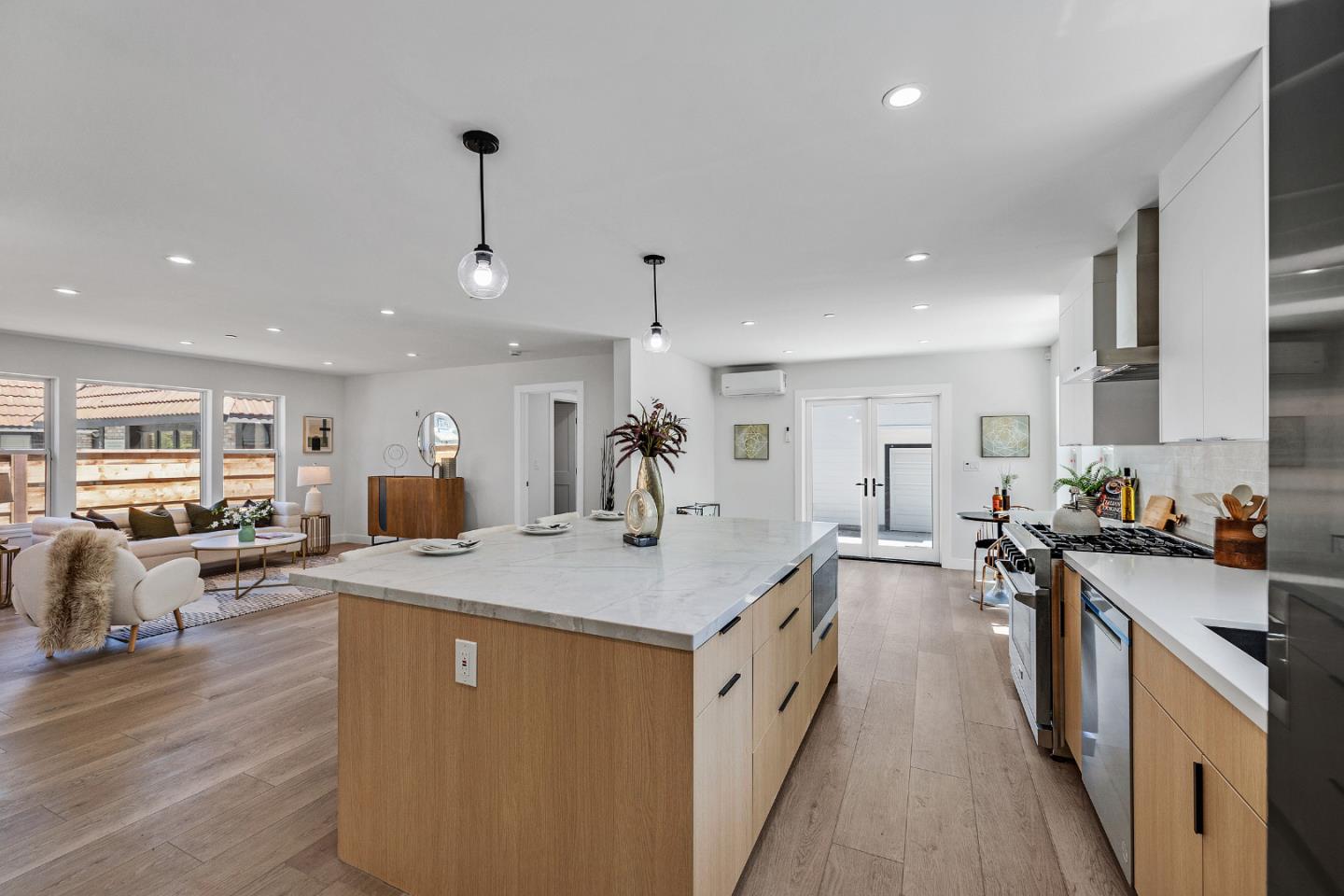 Detail Gallery Image 12 of 50 For 35 Arch St, Redwood City,  CA 94062 - 7 Beds | 4/1 Baths