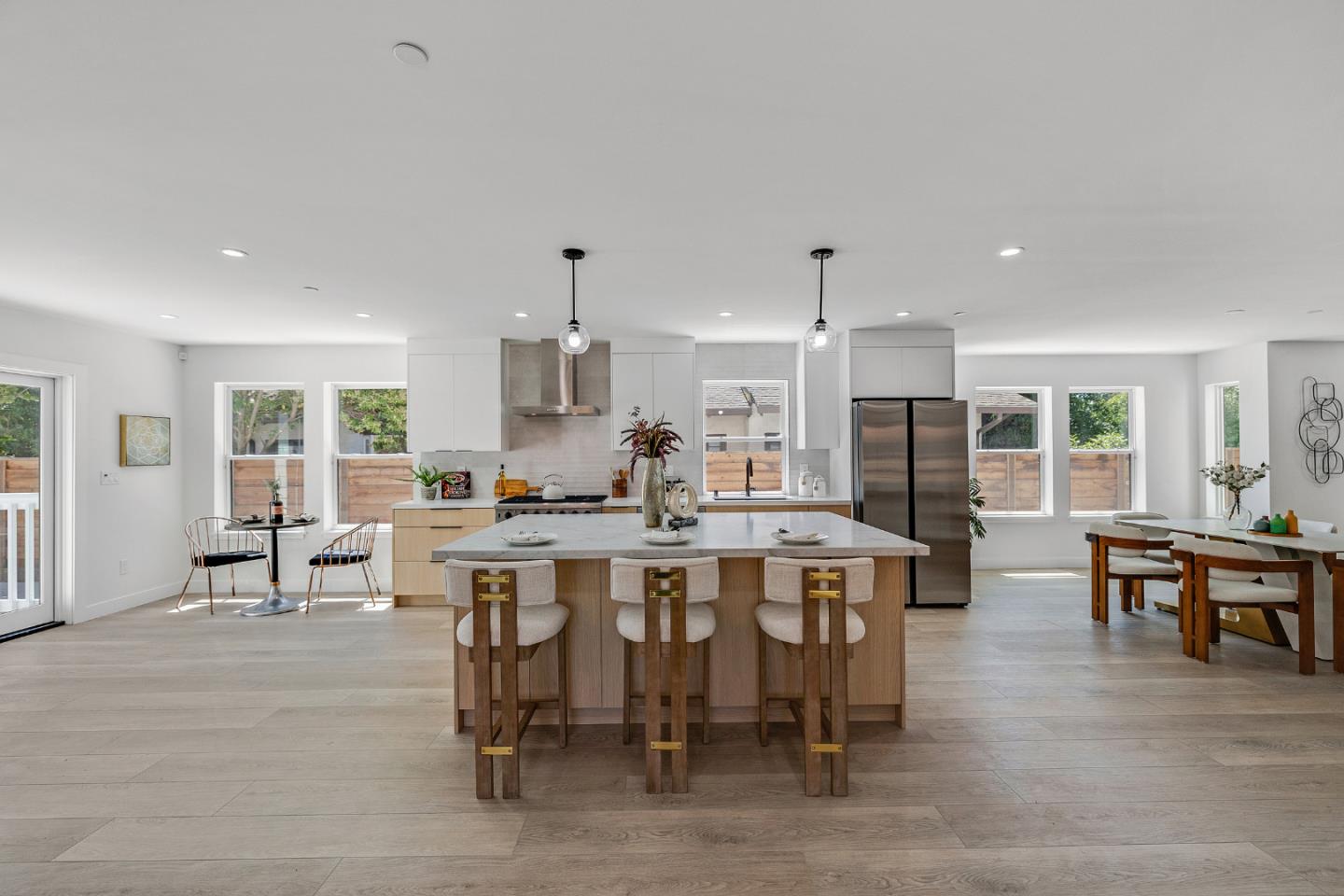 Detail Gallery Image 14 of 50 For 35 Arch St, Redwood City,  CA 94062 - 7 Beds | 4/1 Baths
